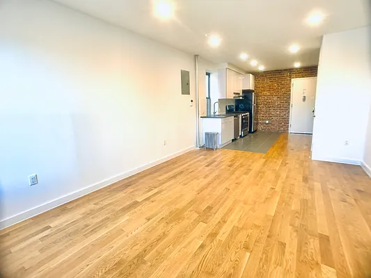 Rented by Bohemia Realty Group | media 10