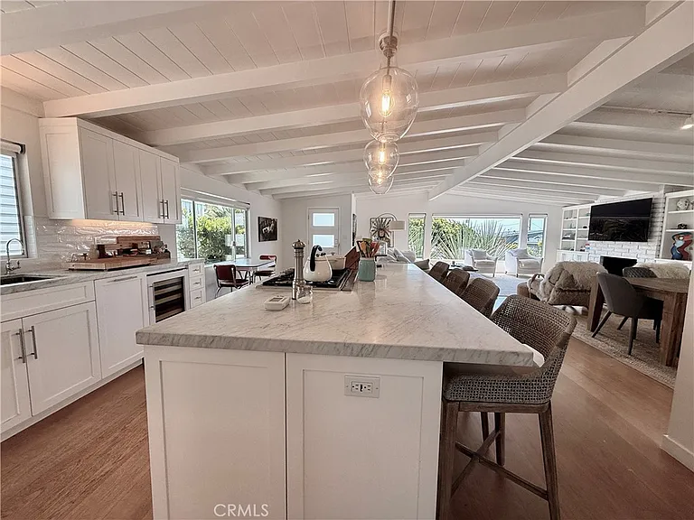 234 La Brea St — Photo 13