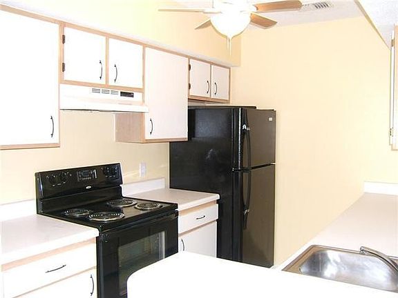2nd image of 815 W Boynton Beach Blvd #203
