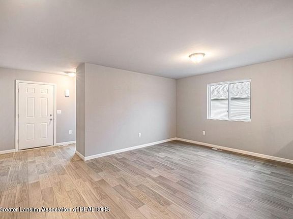 5th image of 2942 Moccasin Dr
