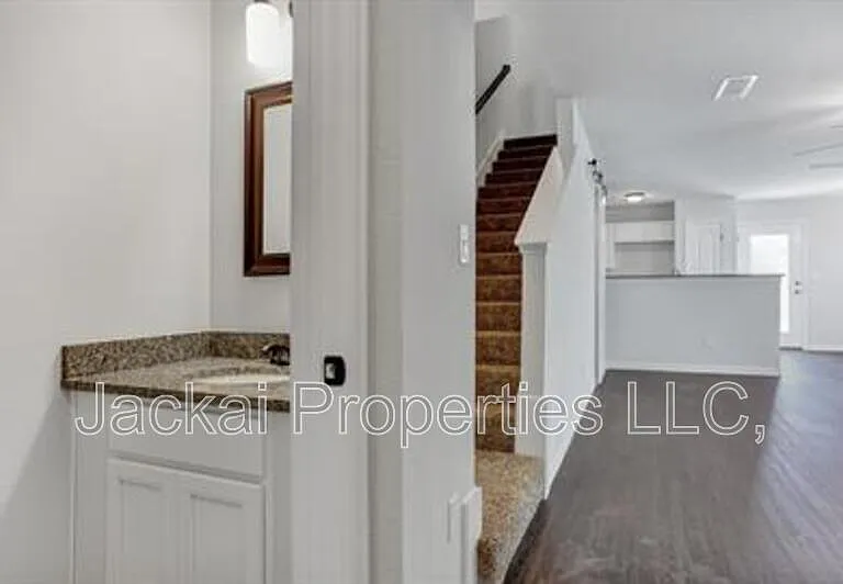 243 W Forest Ave — Photo 9