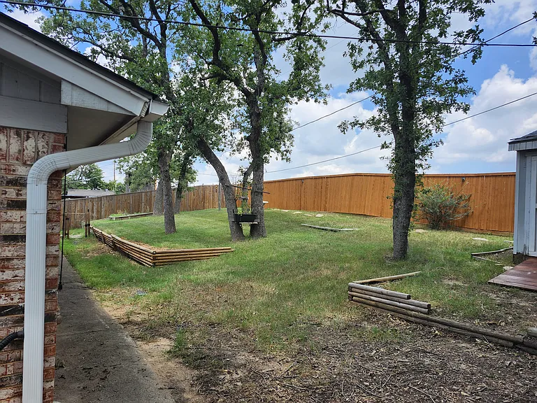2305 Stockbridge Ct — Photo 12