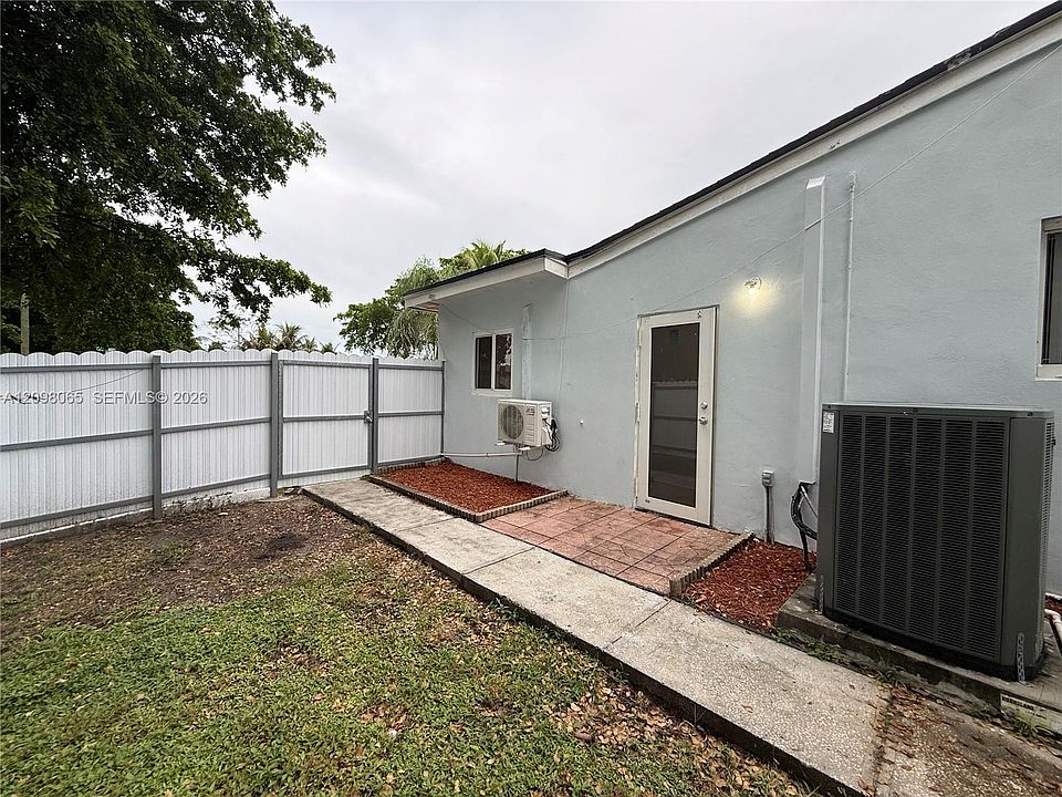 1st image of 840 N 70th Way