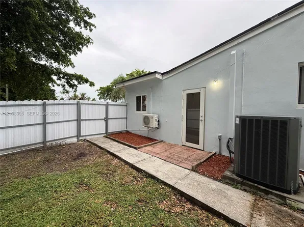 840 N 70th Way, Hollywood, FL 33024
