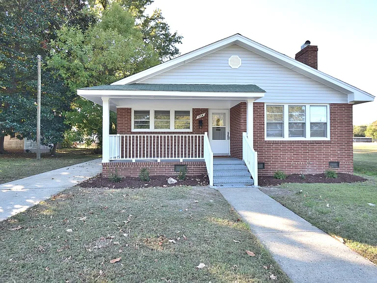 738 Atlantic Ave — Photo 2