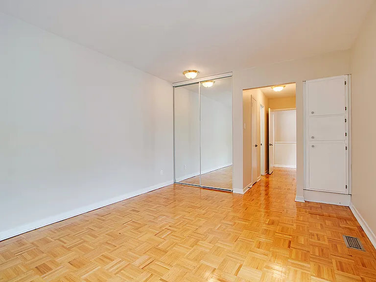 400 Woodsworth Rd #390 — Photo 4