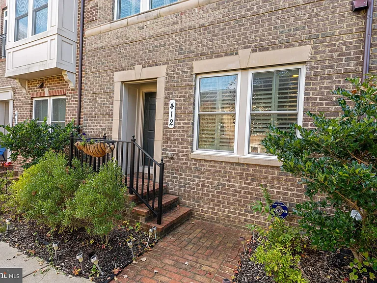 412 Blue Flax Pl — Photo 3
