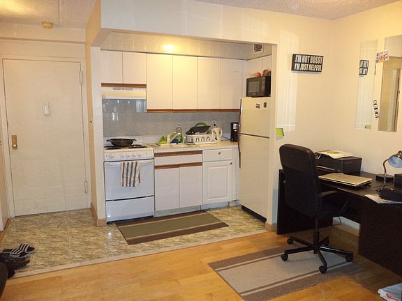 5th image of 999 Forest Ave APT 2D