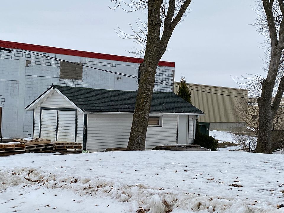 2nd image of 2201 Gene Ave