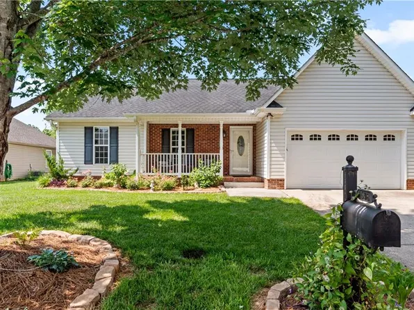 1538 Finwick Dr, Pfafftown, NC 27040