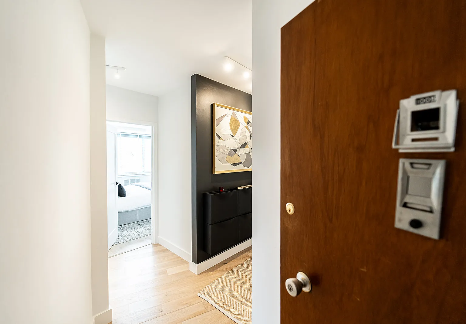 3 bed, 1010 sqft, $5,500 — Photo 2