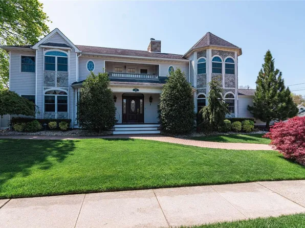 1 Gildo Place, Bethpage, NY 11714