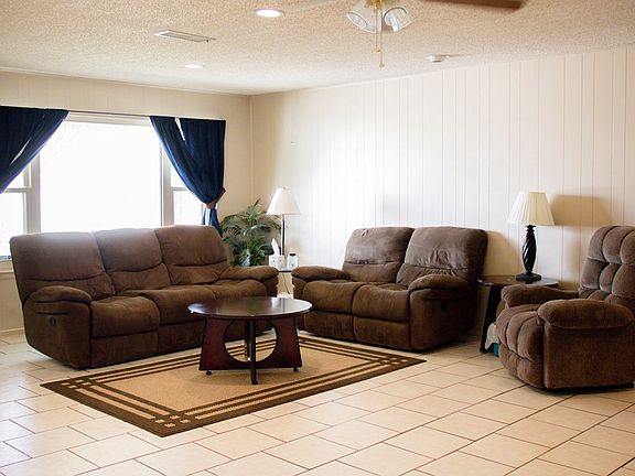 3rd image of 3335 Cimmaron Ave