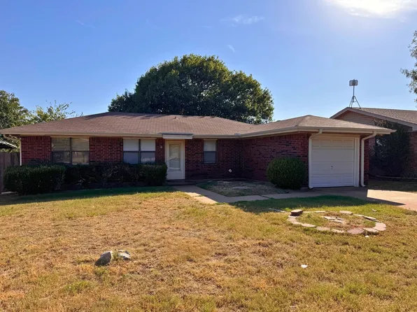 705 W Louisa Ave, Iowa Park, TX 76367