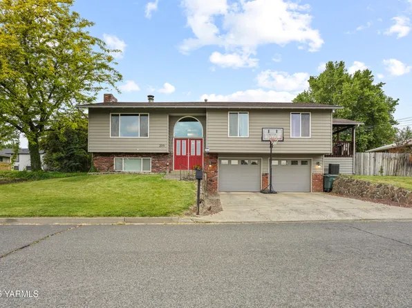 209 S 39th Ave, Yakima, WA 98902
