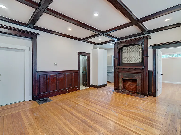 545 Whitney Ave #2 — Photo 4