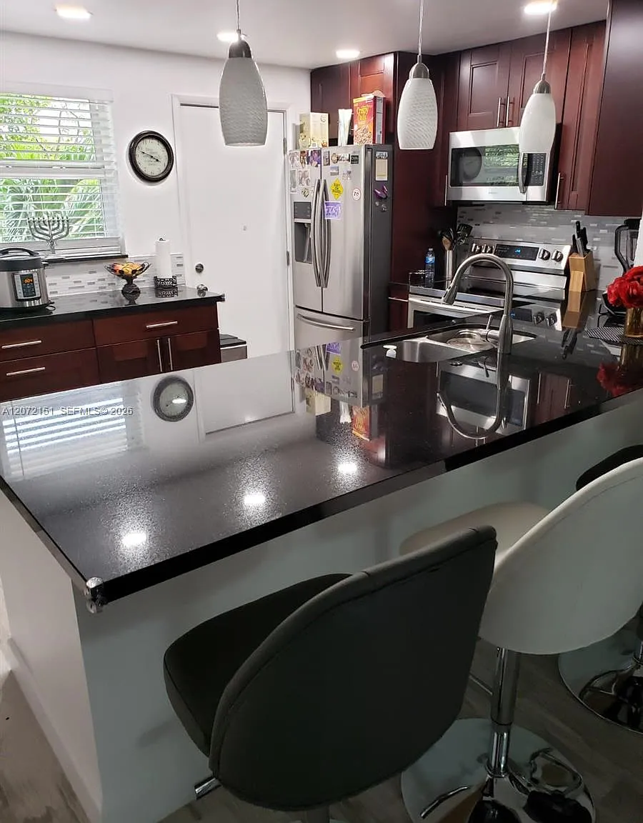 Meadowbrook Condo Apts Bl — Photo 1
