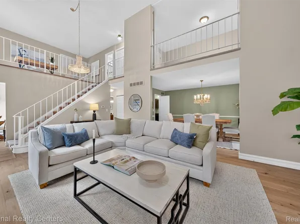 22045 Shore Pointe Ln #60, Saint Clair Shores, MI 48080
