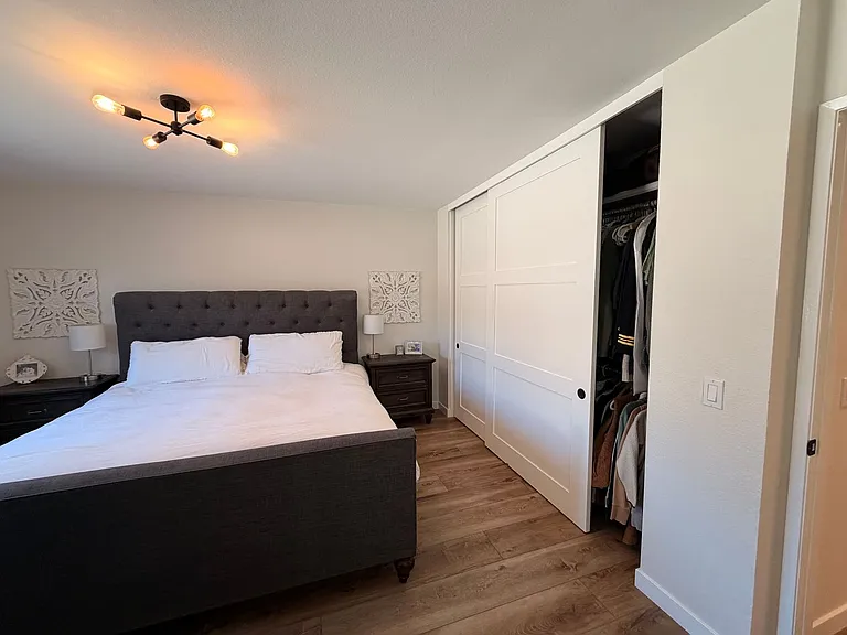 5255 Goldenridge Ct — Photo 15