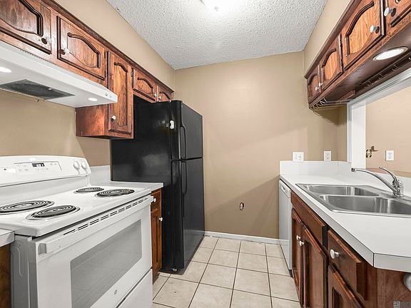 4th image of 1270 Sharlo Ave