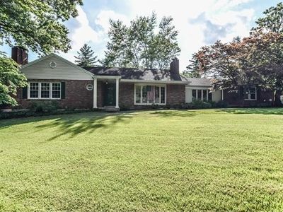 57 Berry Oaks Ln, Saint Louis, MO, 63122