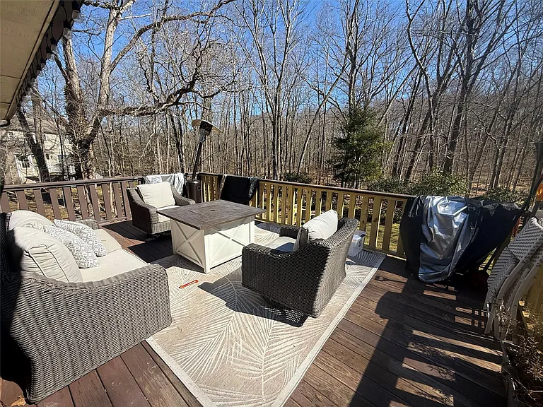 60 Eileen Dr — Photo 17