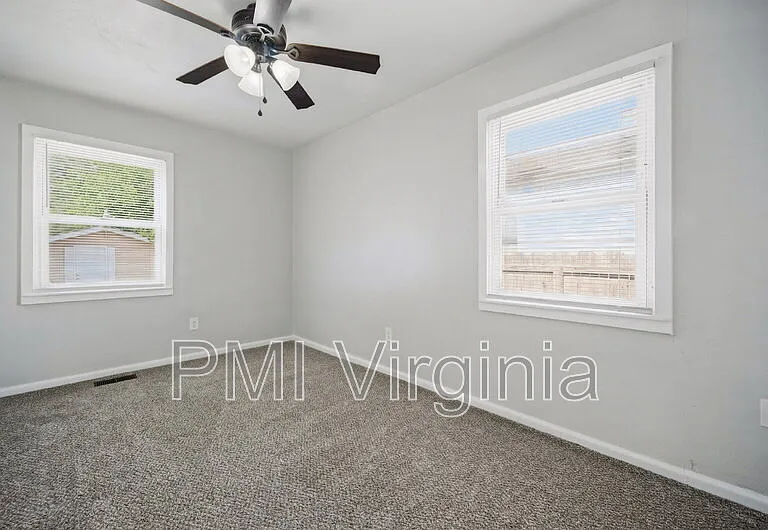 3310 Glasgow St — Photo 13