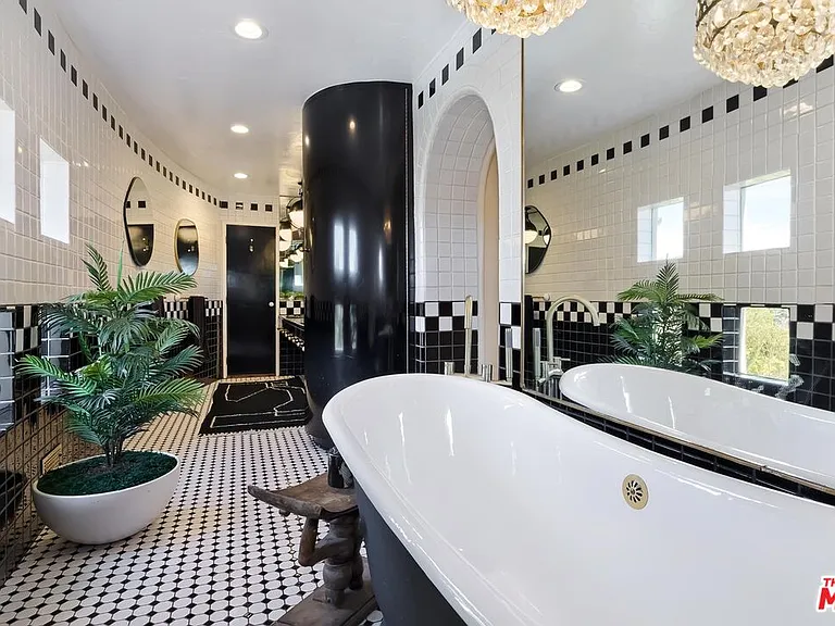 3351 N Knoll Dr — Photo 22