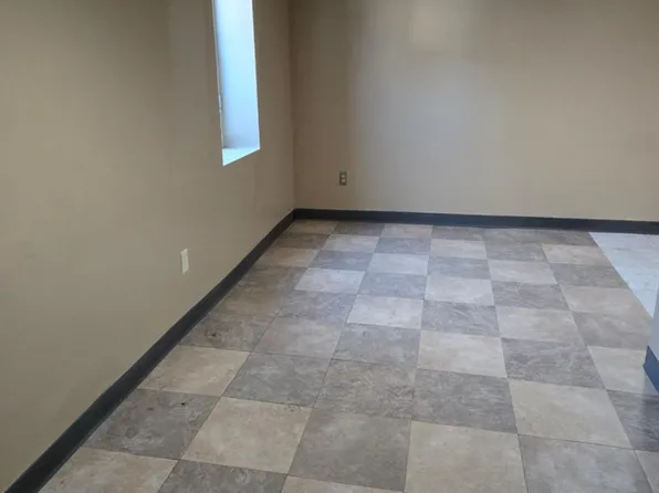411 5th St NW #C, Austin, MN 55912