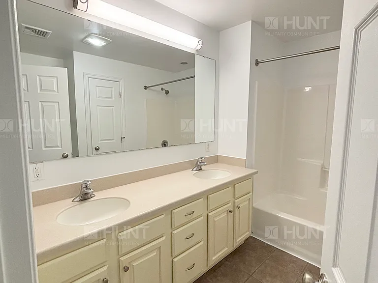 172 Scott Cir — Photo 7