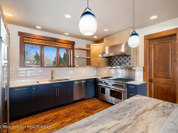 6080 N Golden Currant Ct, Jackson, WY 83001
