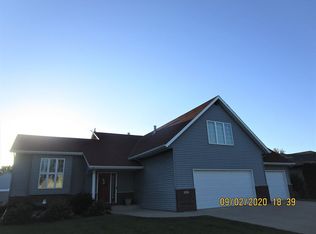 1997 Woodcrest Dr NE, Owatonna, MN 55060