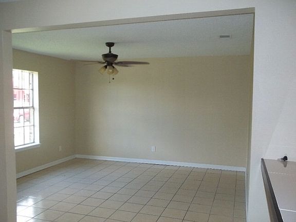 5th image of 806 W Green Jay Ave