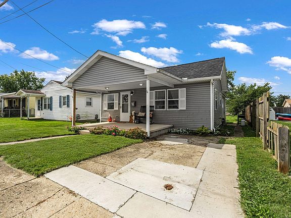 3rd image of 121 Fairview Blvd