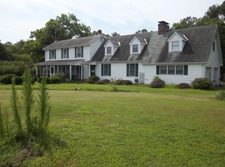 132 Locklies Creek Rd, Topping, VA 23169