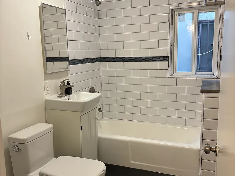 1268 N Westmoreland Ave #1/2 — Photo 23