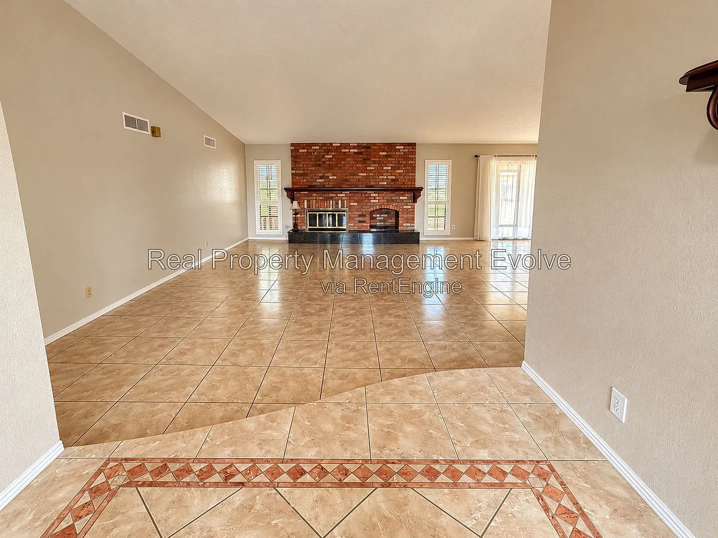 4 bed, 3.0 bath, 3656 sqft, $4,500 — Photo 2
