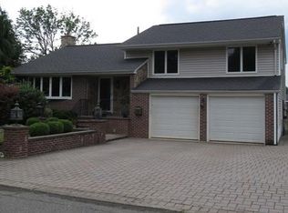 90 Hickory St, Edison, NJ 08817