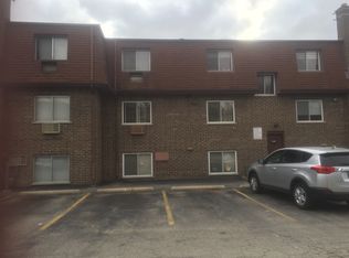 10473 Dearlove Rd APT 3, Glenview, IL 60025