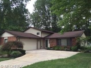 29727 Vita Ln, North Olmsted, OH