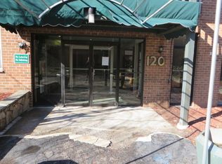 120 Kane St APT C2, West Hartford, CT 06119
