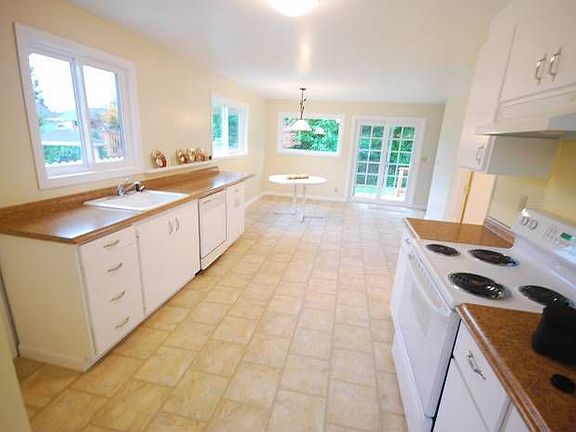 kitchen with eating area