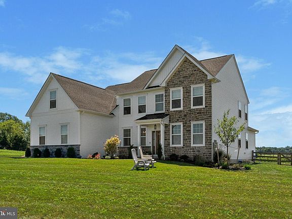 3rd image of 1603 Chestnut Ridge Rd