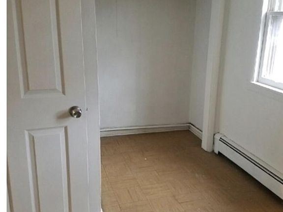 4th image of 728 Ann St