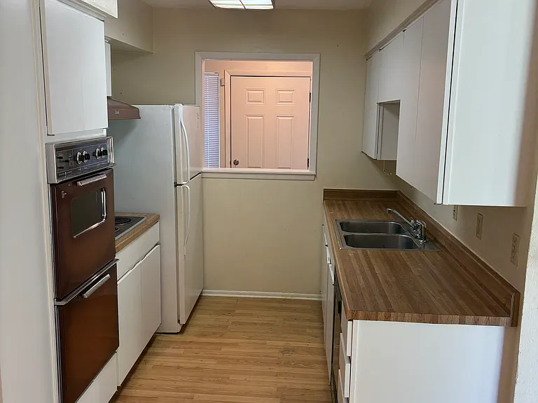 2708 Runningbrook Ln — Photo 6