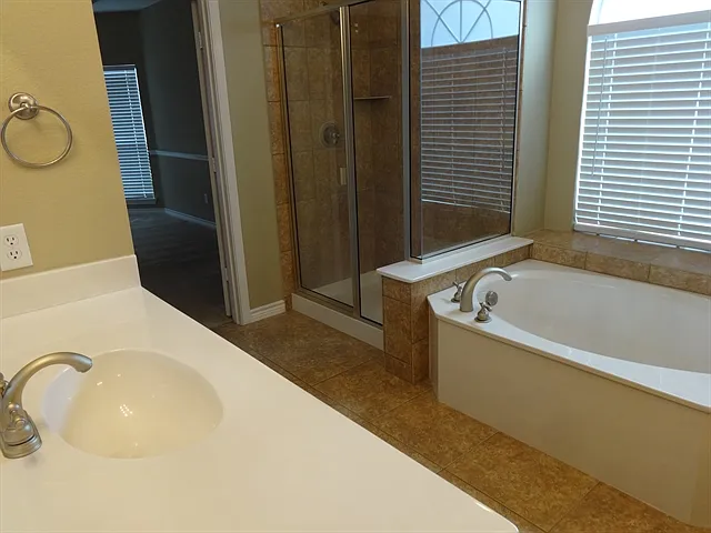 808 Warwick Ct — Photo 11