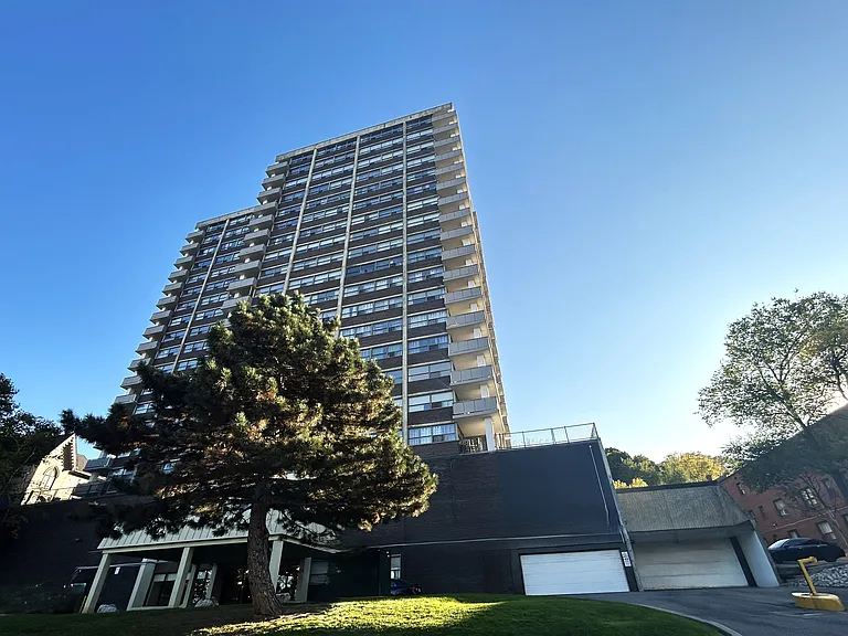 130 Saint Josephs Dr — Photo 12