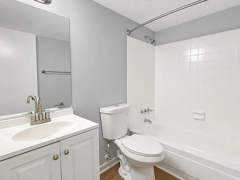 420 Fairfax Dr #A — Photo 7