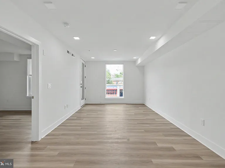 701 N Henry St #206 — Photo 35