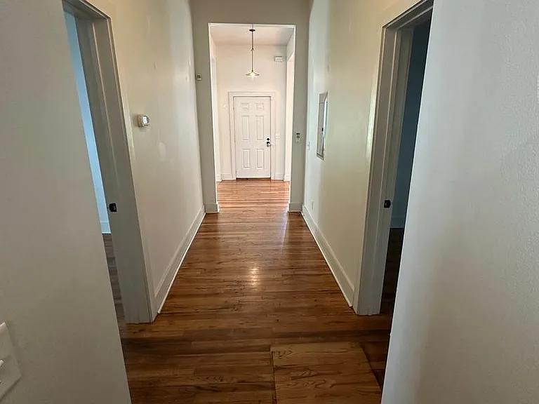 614 E Henry St — Photo 29